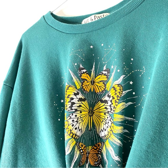 Green Butterfly Graphic Knotted Crop Sweatshirt - Picture 4 of 8